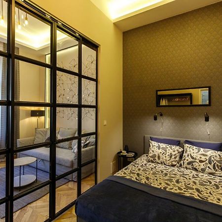 E13 - Elegant Apartment Budapest Bagian luar foto