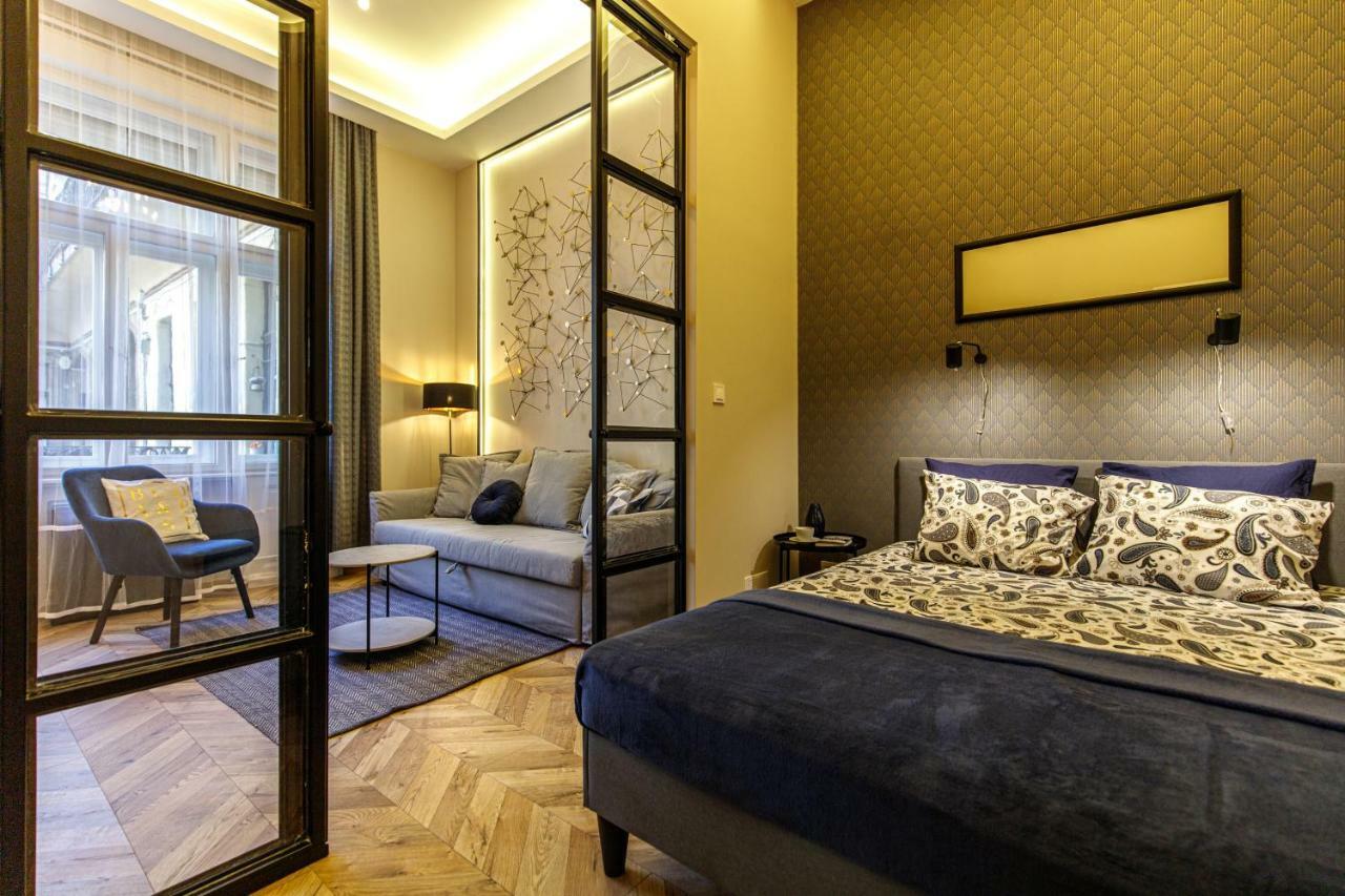 E13 - Elegant Apartment Budapest Bagian luar foto
