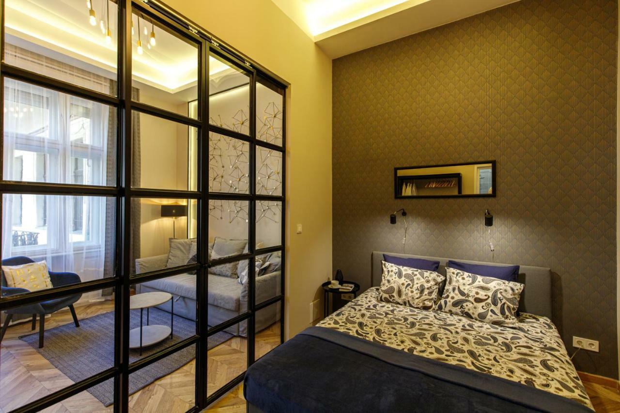 E13 - Elegant Apartment Budapest Bagian luar foto