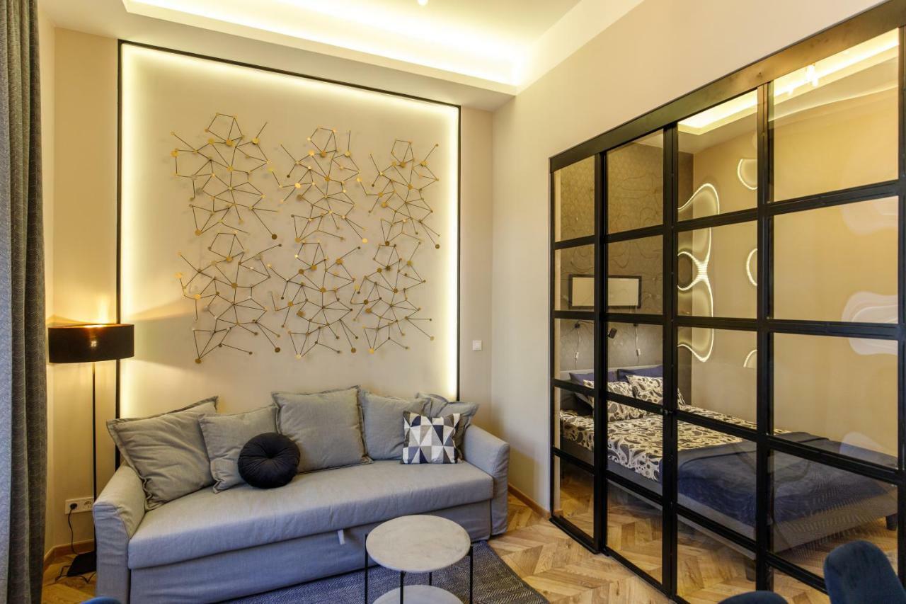 E13 - Elegant Apartment Budapest Bagian luar foto