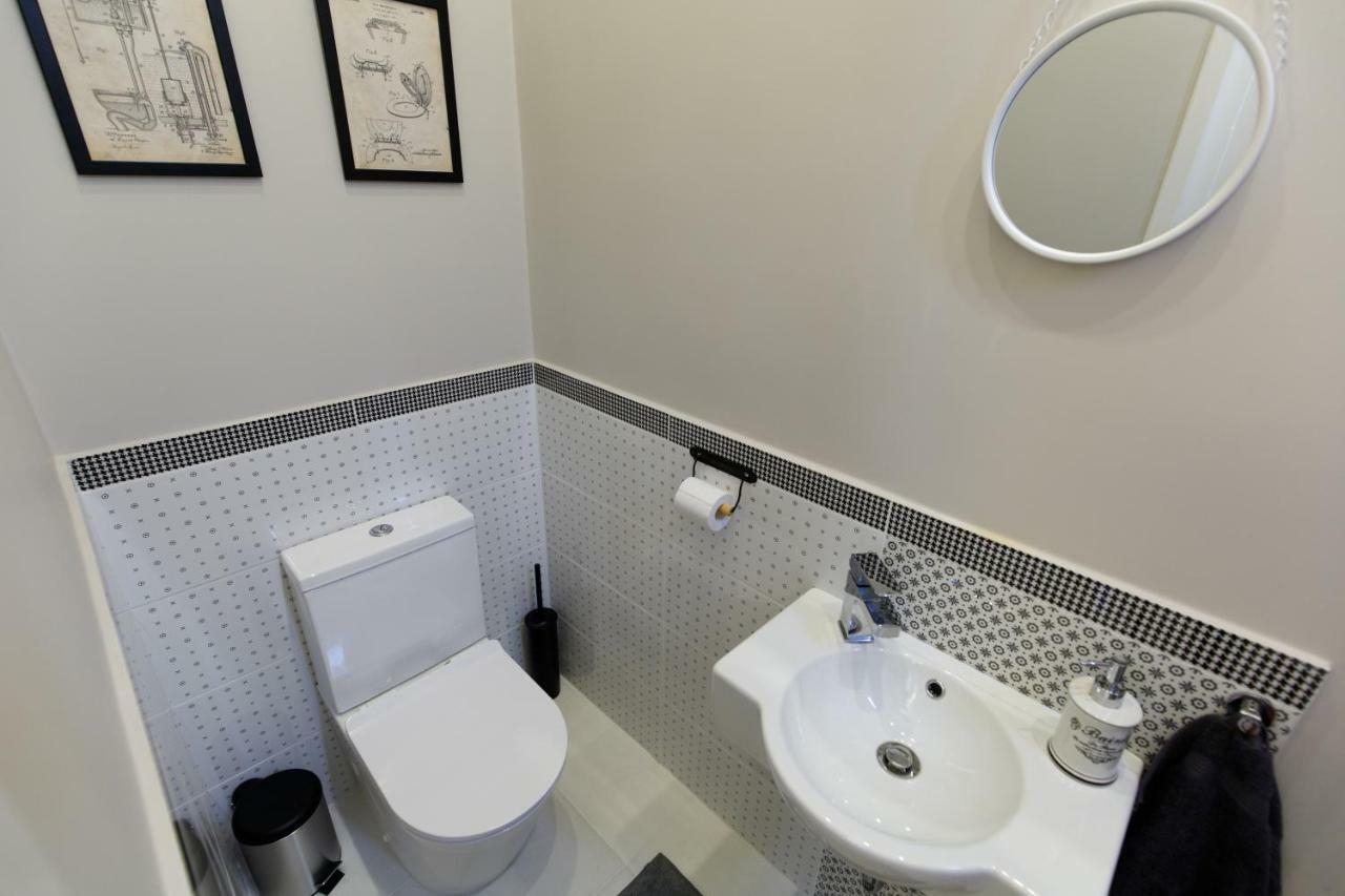 E13 - Elegant Apartment Budapest Bagian luar foto