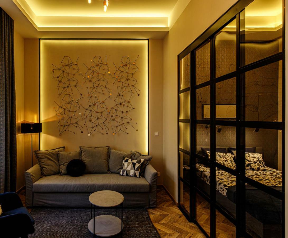 E13 - Elegant Apartment Budapest Bagian luar foto