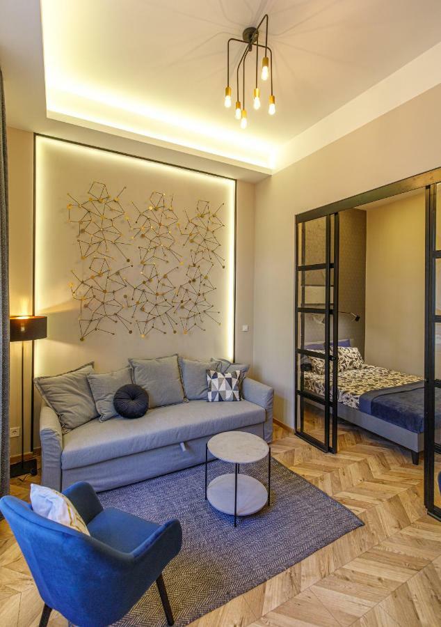 E13 - Elegant Apartment Budapest Bagian luar foto